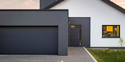 Sekcijiniai garažo vartai – estetika ir namo apsauga