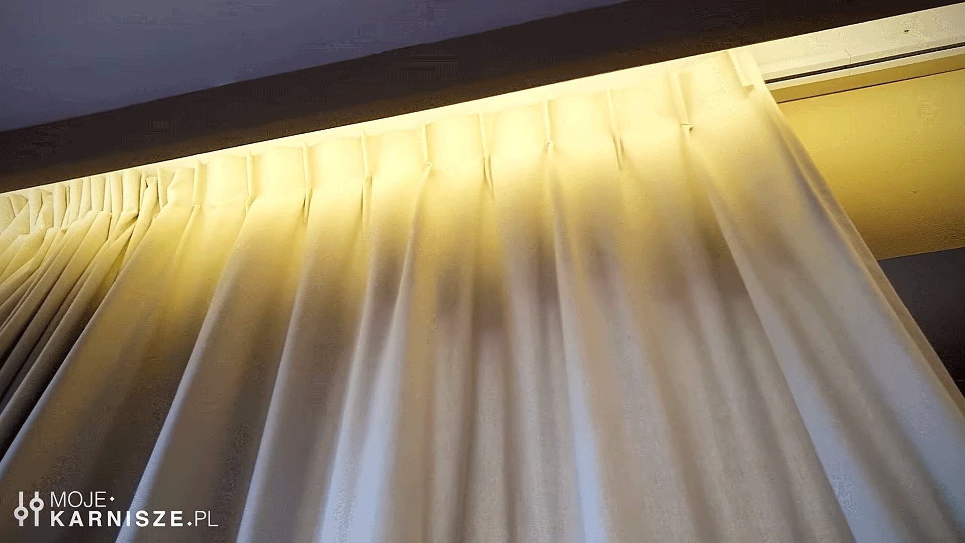 handling KNALL corner electric curtain rod