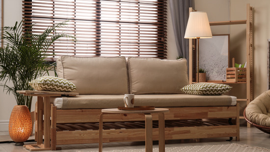 Medinės žaliuzės su juostomis