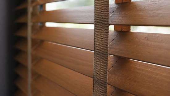 
										Žaliuzės su grotelėmis
																						